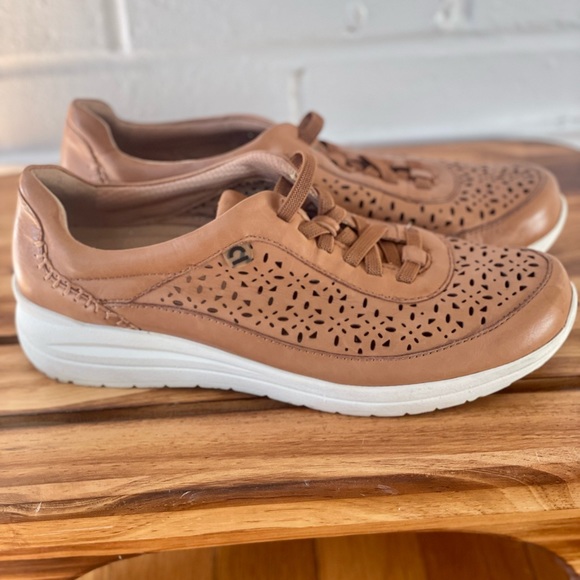 Earth Nimble Viva Leather Sand Brown Sneakers with comfort footbed, quiet luxury - Picture 3 of 12